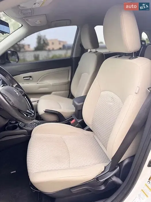 2017 Mitsubishi Outlander - мініатюра 16