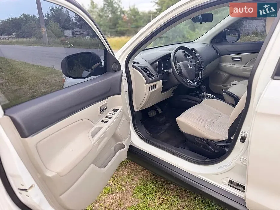 2017 Mitsubishi Outlander - мініатюра 17