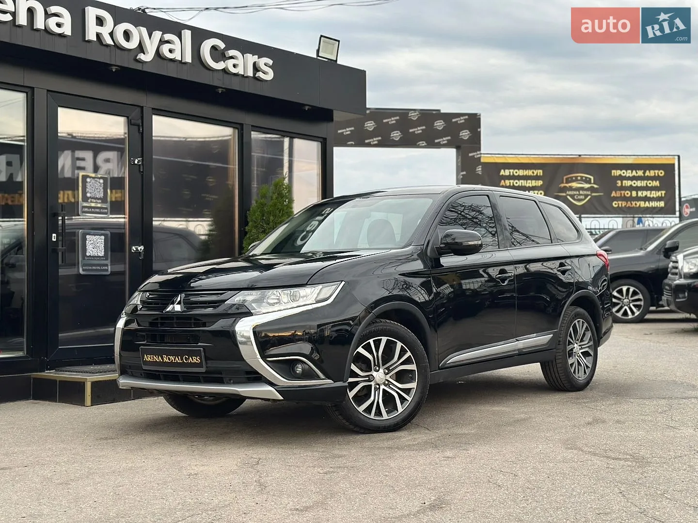 2016 Mitsubishi Outlander - фото 1