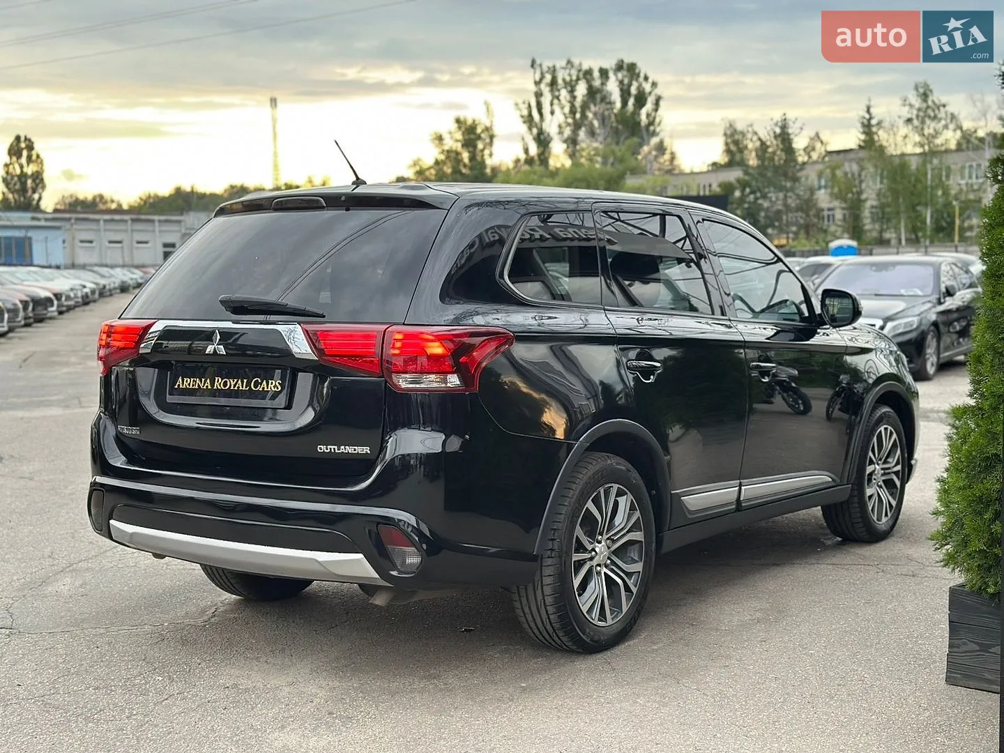 2016 Mitsubishi Outlander - мініатюра 10