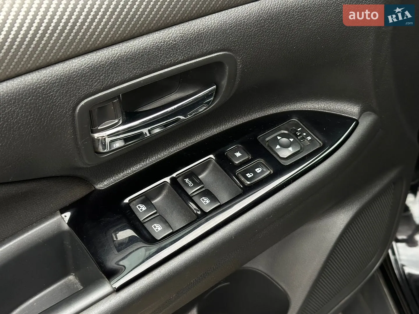 2016 Mitsubishi Outlander - мініатюра 26