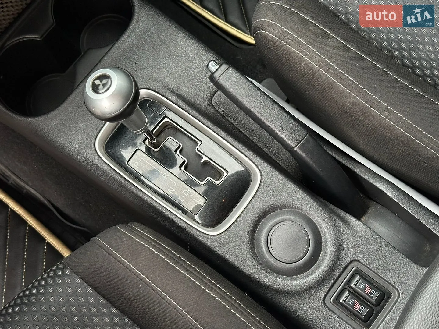 2016 Mitsubishi Outlander - мініатюра 35