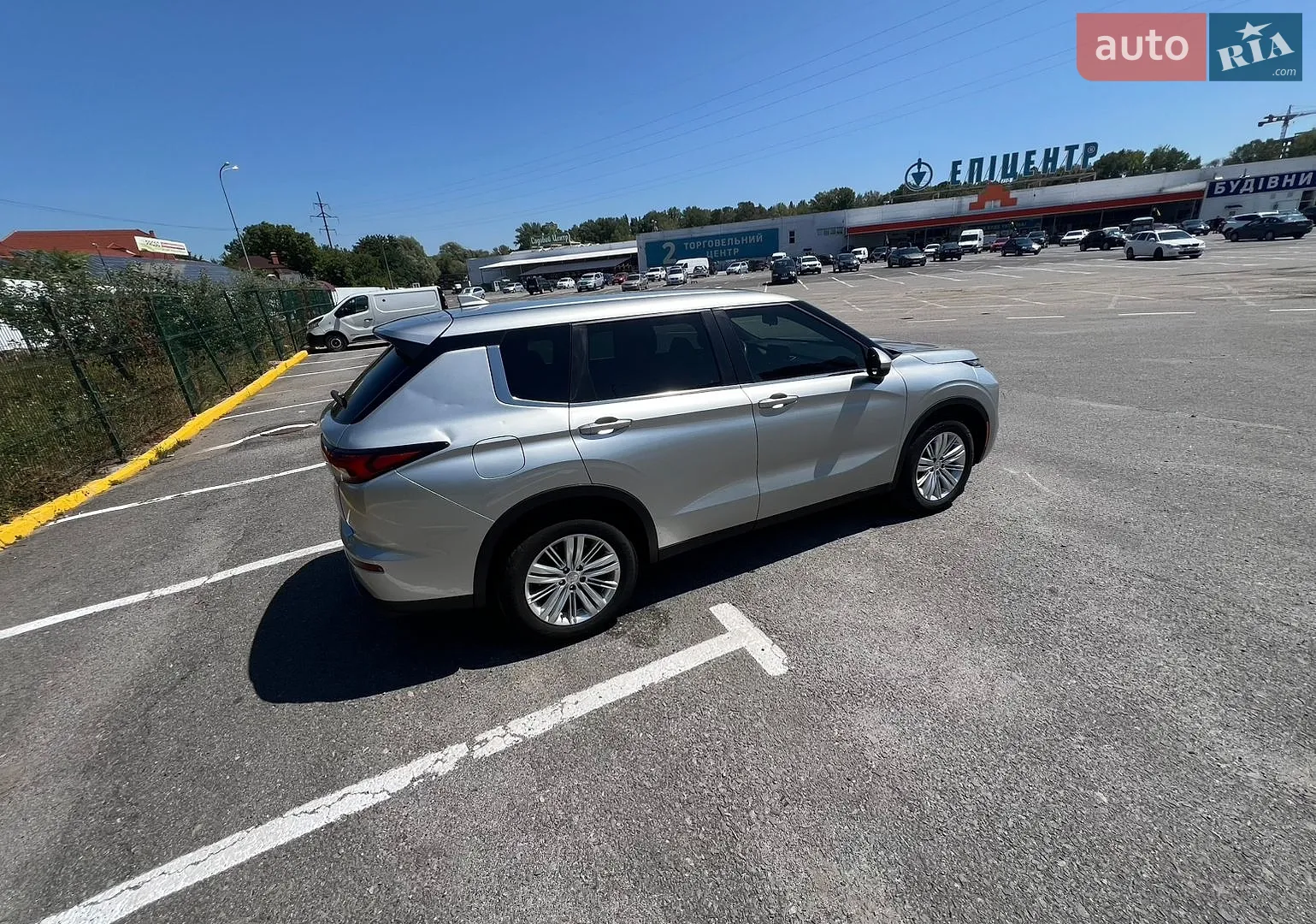 2022 Mitsubishi Outlander - мініатюра 11