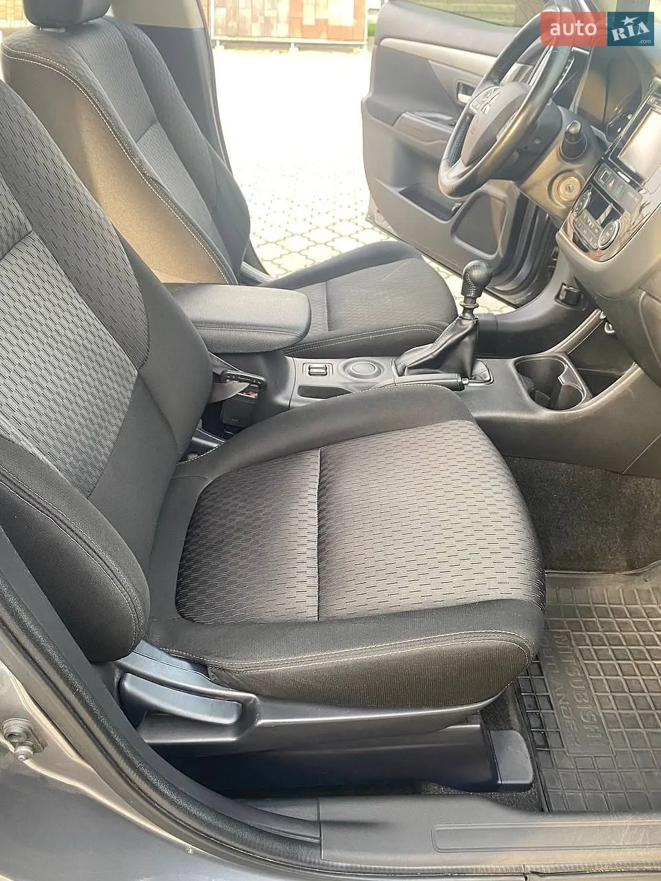 2014 Mitsubishi Outlander - мініатюра 15