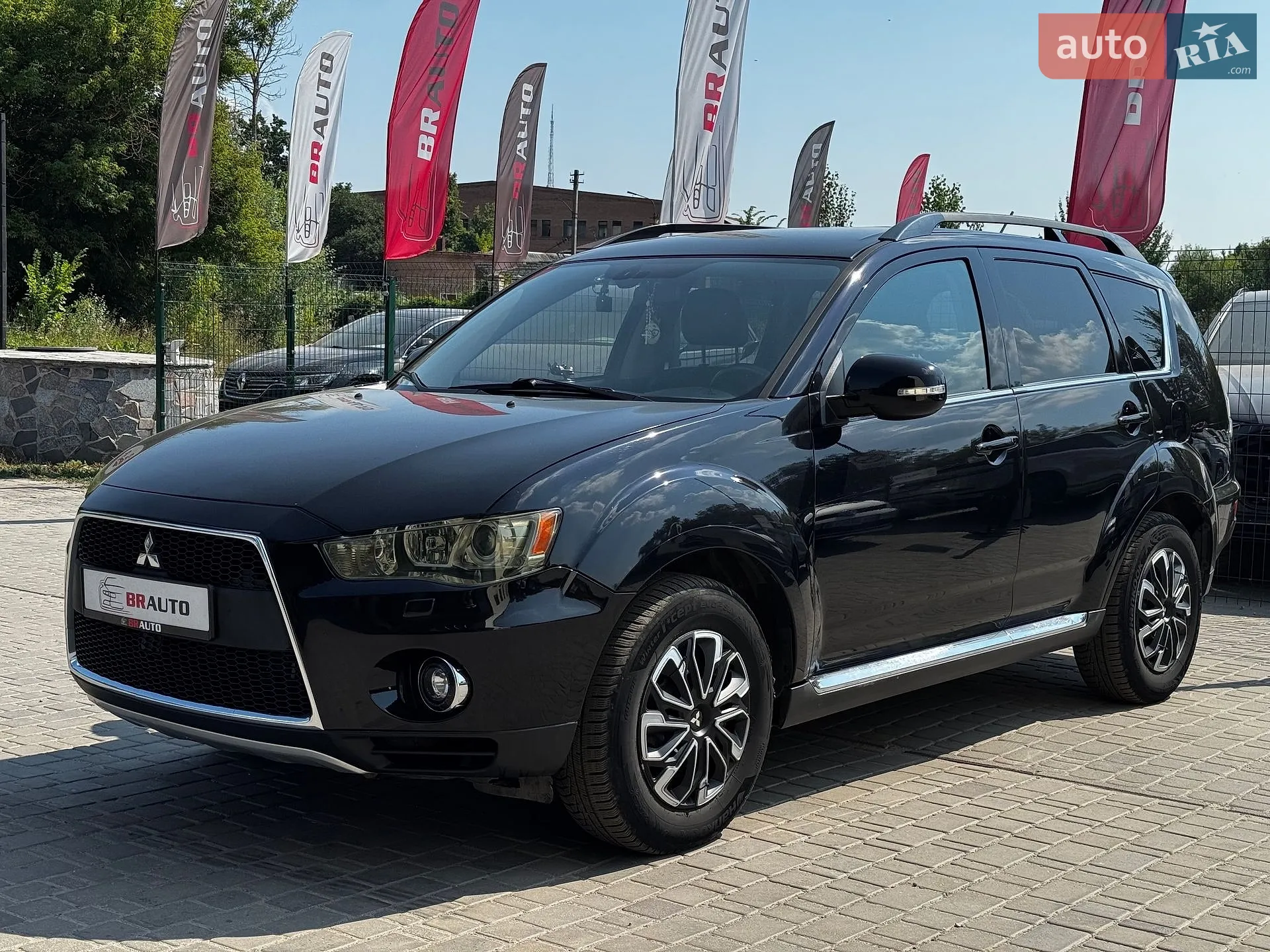 2011 Mitsubishi Outlander - фото 1