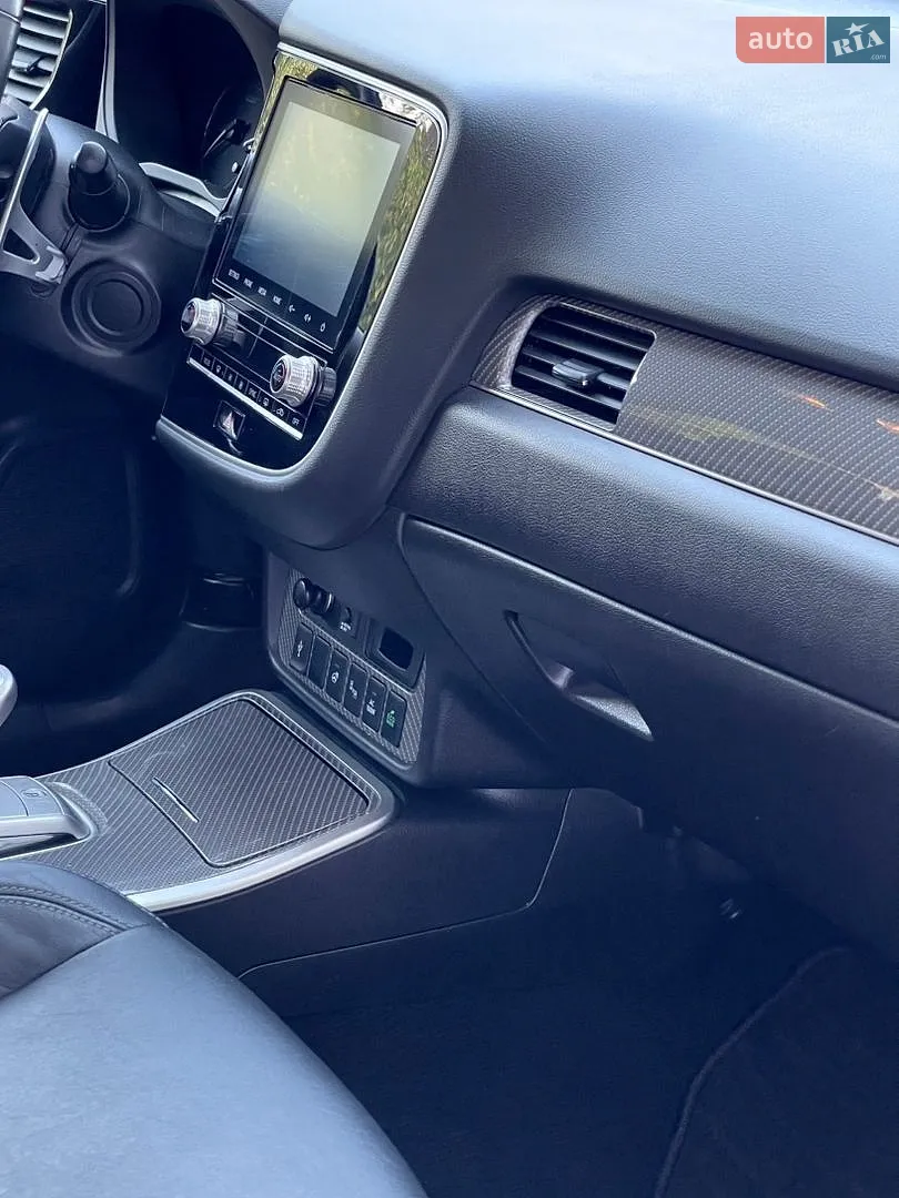2020 Mitsubishi Outlander - мініатюра 18