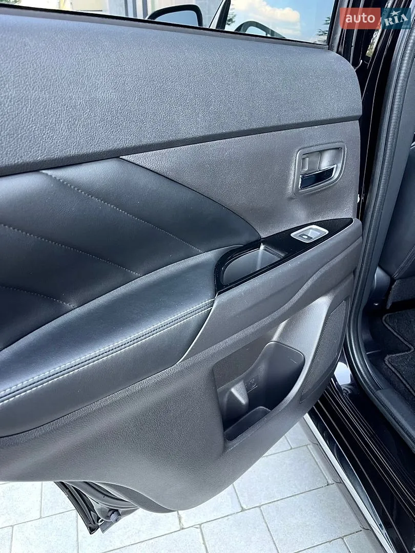 2020 Mitsubishi Outlander - мініатюра 21
