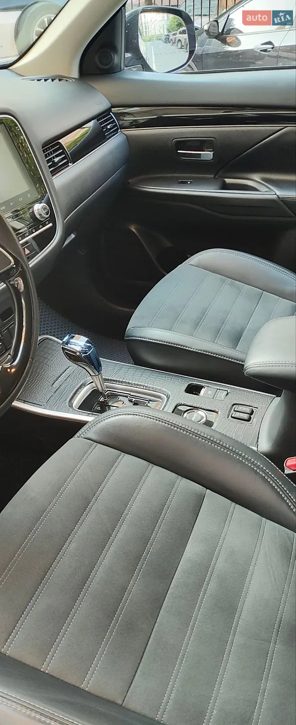 2021 Mitsubishi Outlander - мініатюра 12