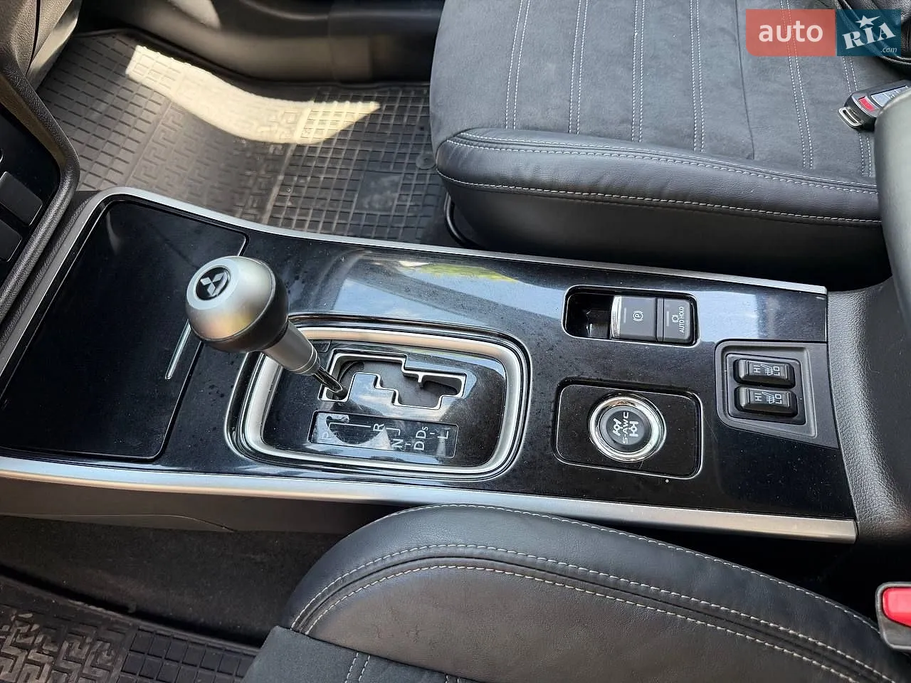 2018 Mitsubishi Outlander - мініатюра 36
