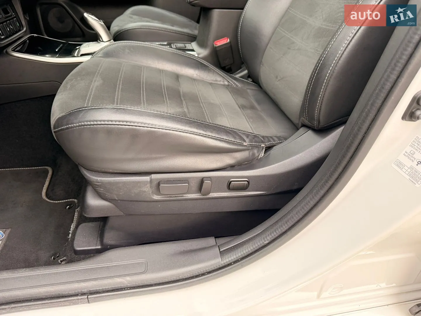2020 Mitsubishi Outlander - мініатюра 32