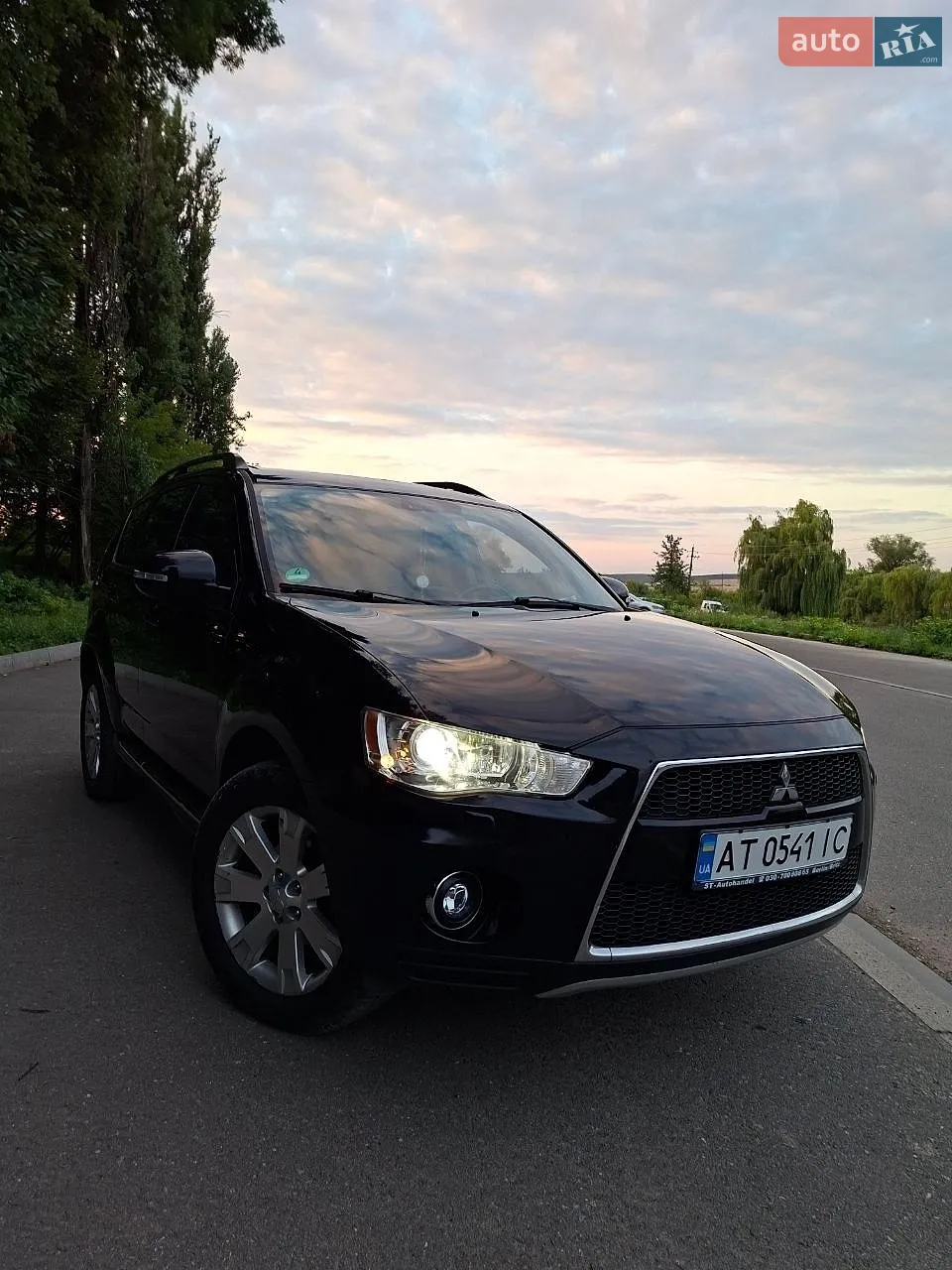 2010 Mitsubishi Outlander - фото 1