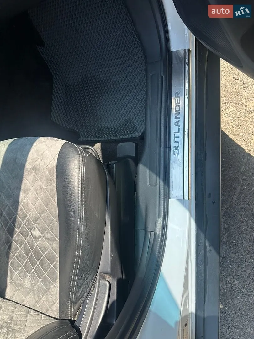 2013 Mitsubishi Outlander - мініатюра 12