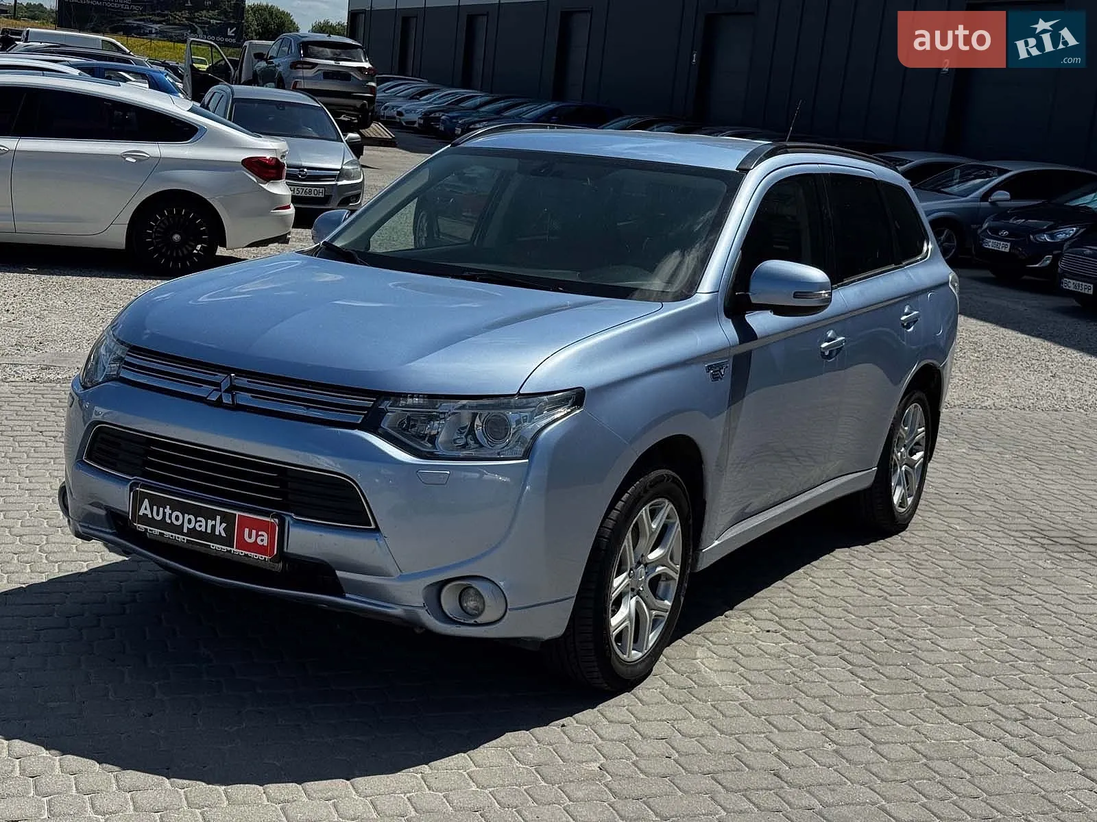 2013 Mitsubishi Outlander - фото 1
