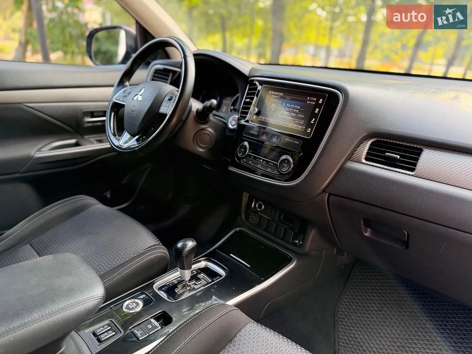 2017 Mitsubishi Outlander - мініатюра 16