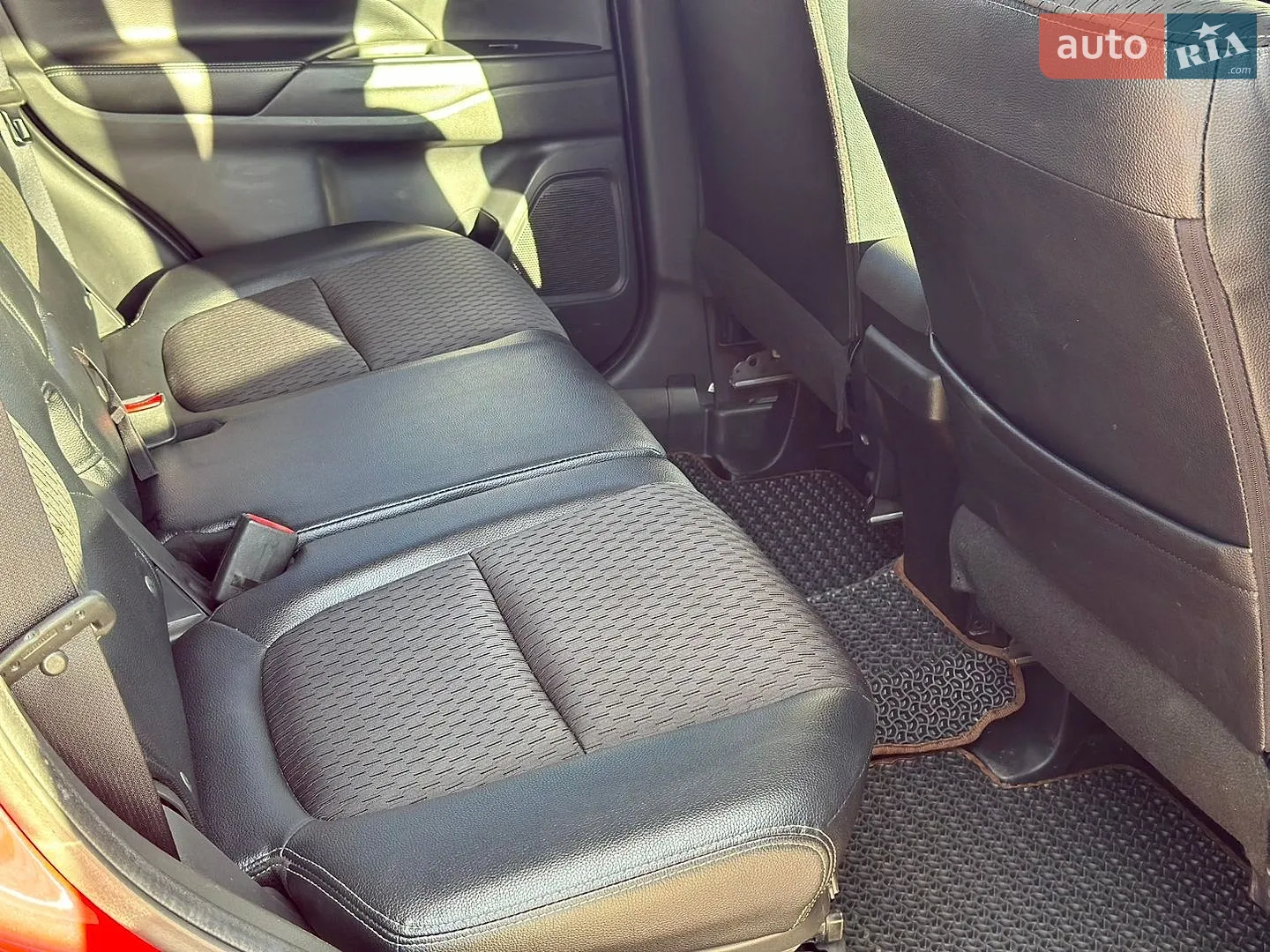 2014 Mitsubishi Outlander - мініатюра 19