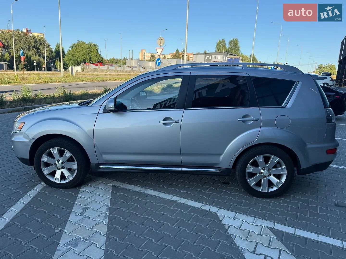 2010 Mitsubishi Outlander - мініатюра 13