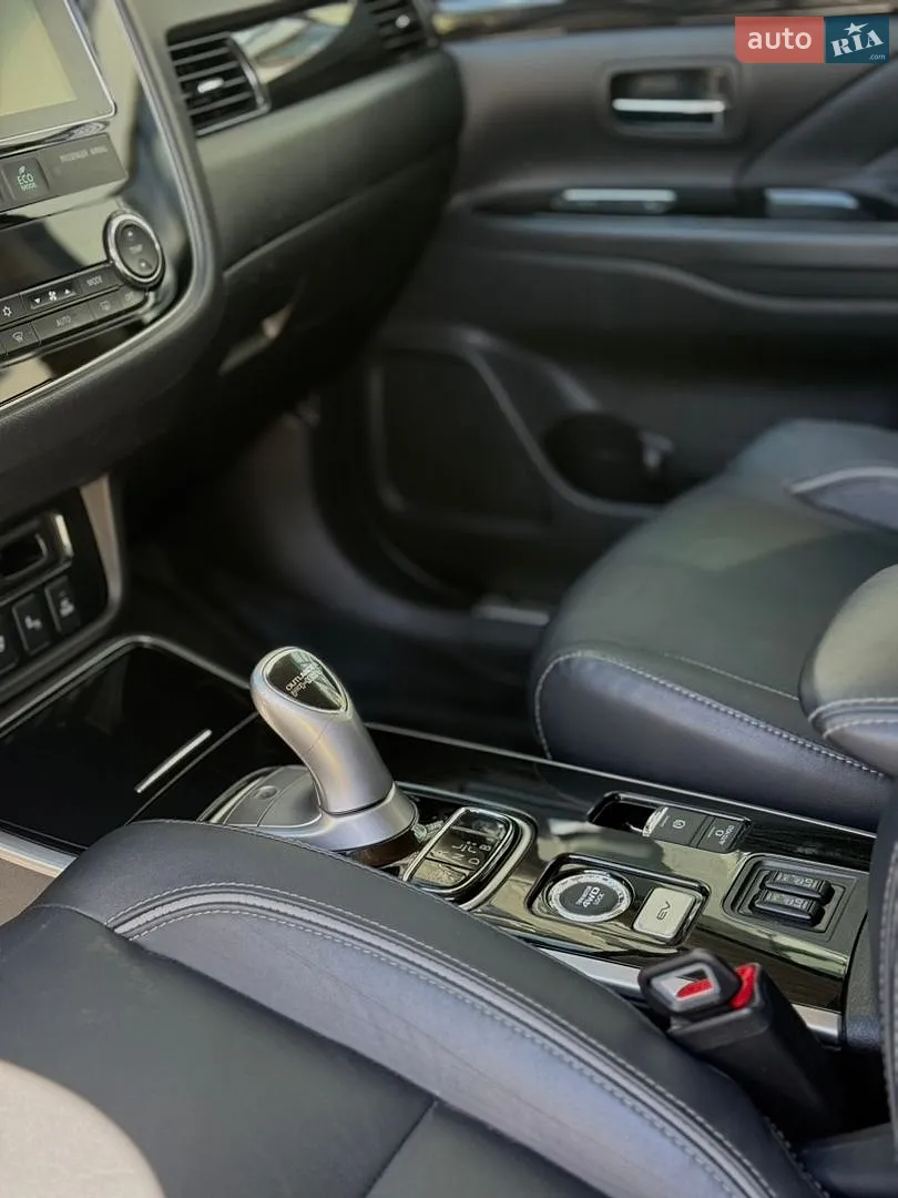 2018 Mitsubishi Outlander - мініатюра 16