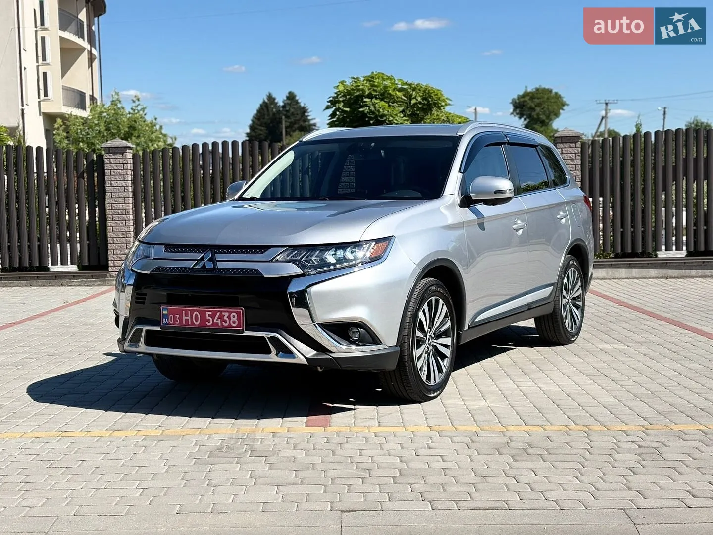 2019 Mitsubishi Outlander - фото 1