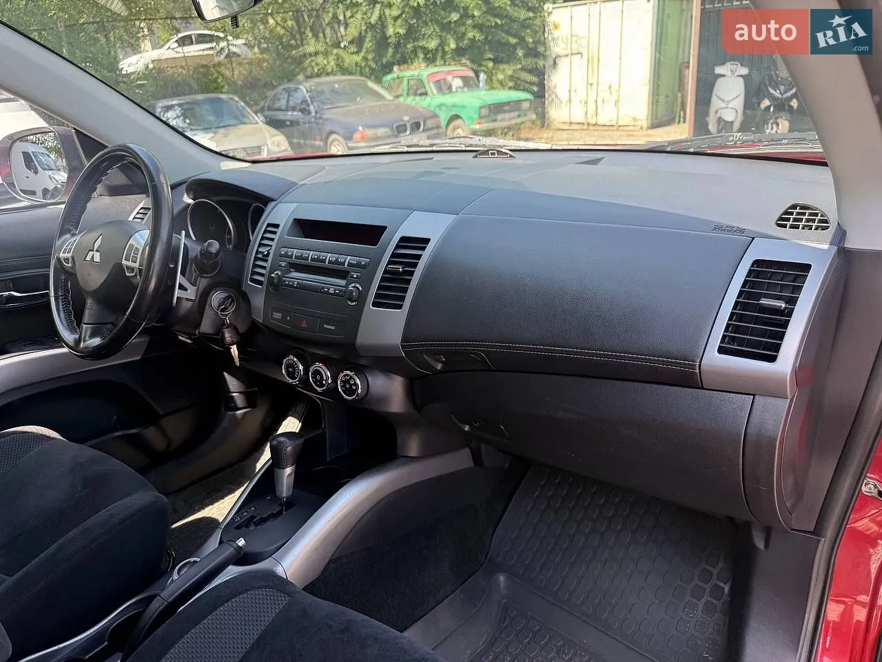 2010 Mitsubishi Outlander - мініатюра 12