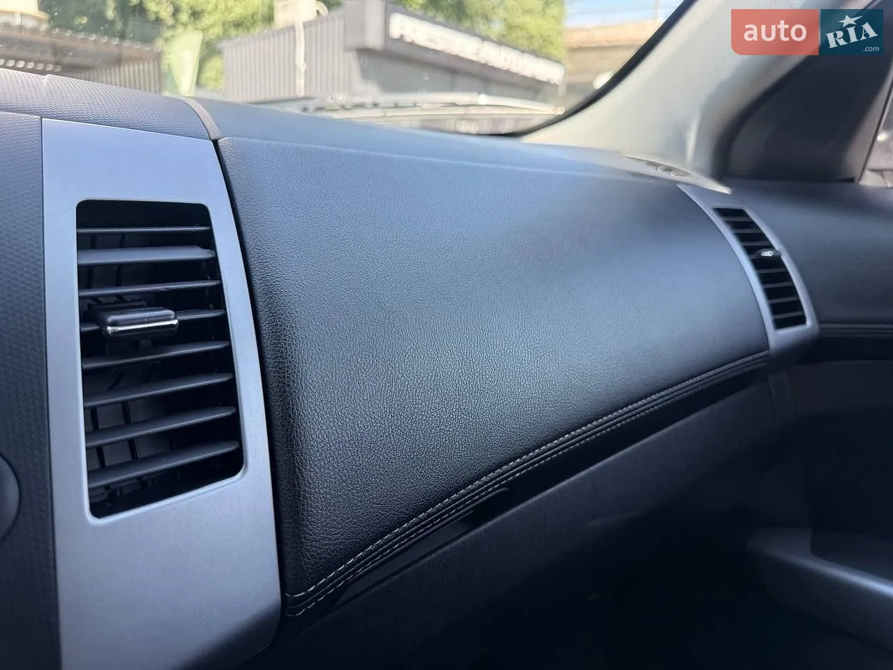 2010 Mitsubishi Outlander - мініатюра 20