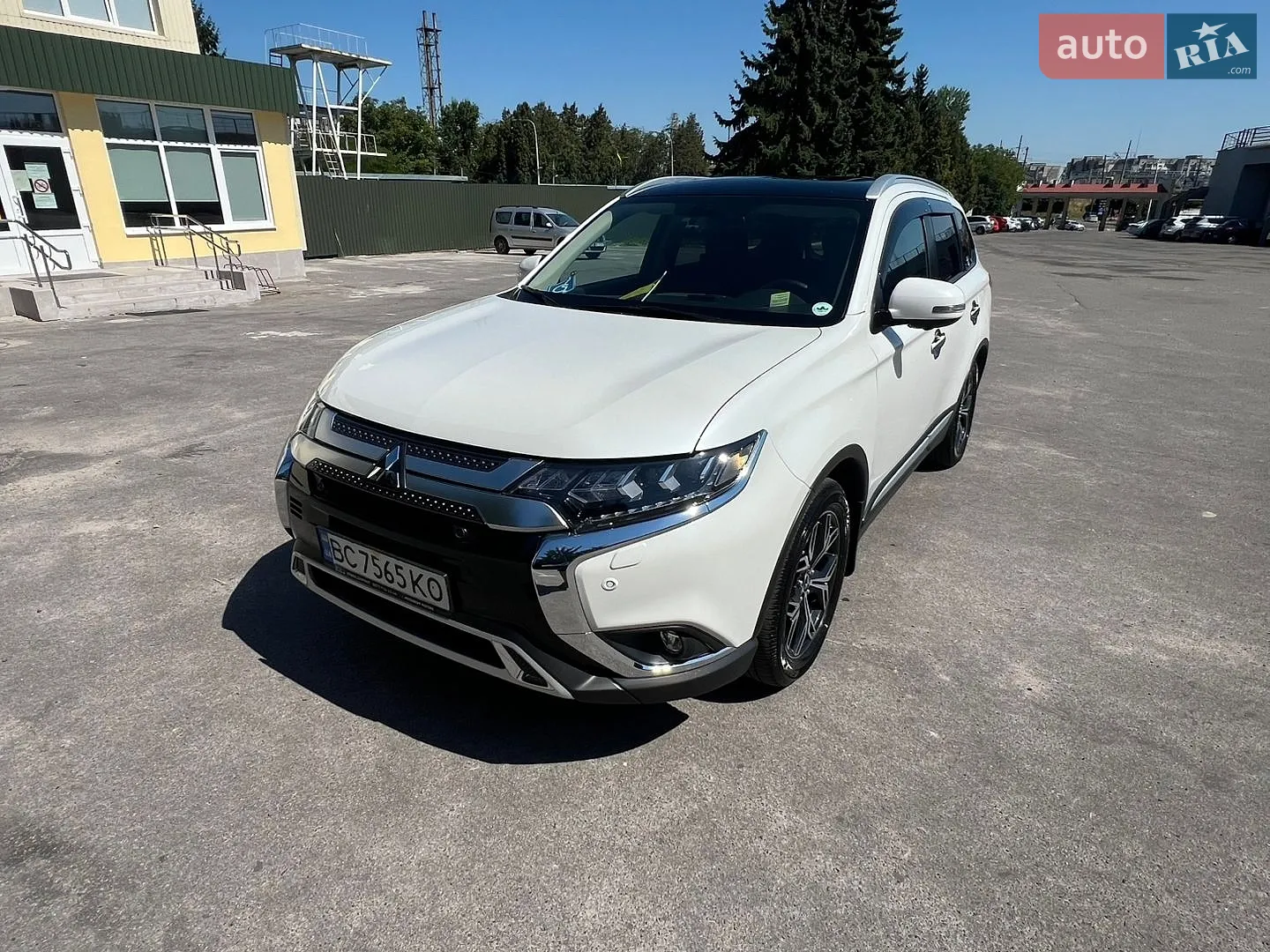 2021 Mitsubishi Outlander - мініатюра 2