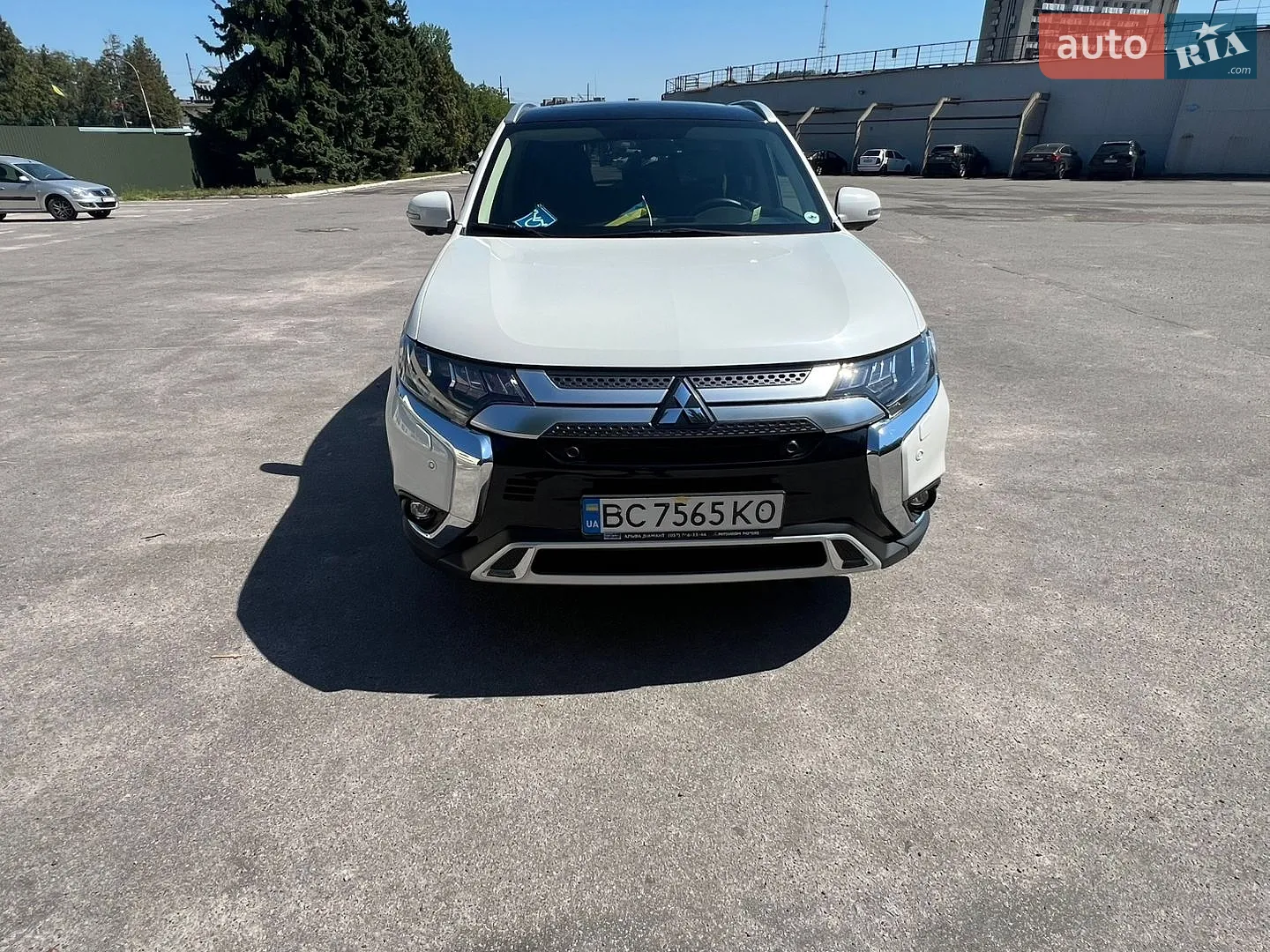 2021 Mitsubishi Outlander - фото 1