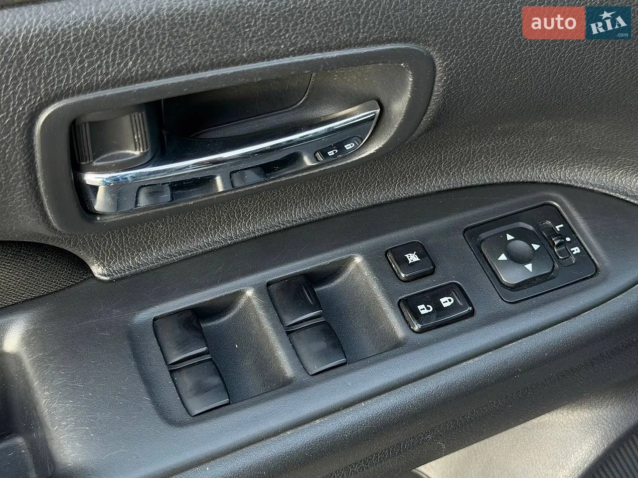 2013 Mitsubishi Outlander - мініатюра 14