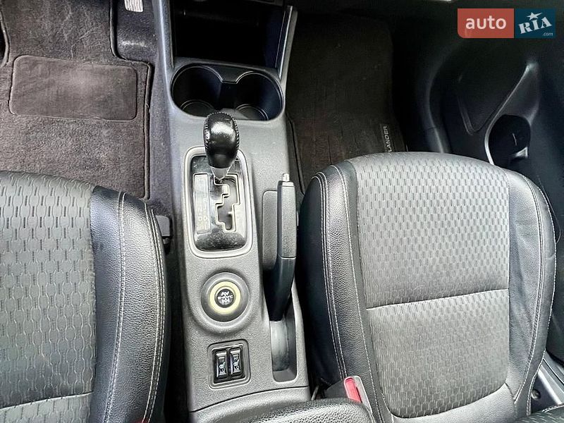 Внедорожник / Кроссовер Mitsubishi Outlander 2014 в Черновцах