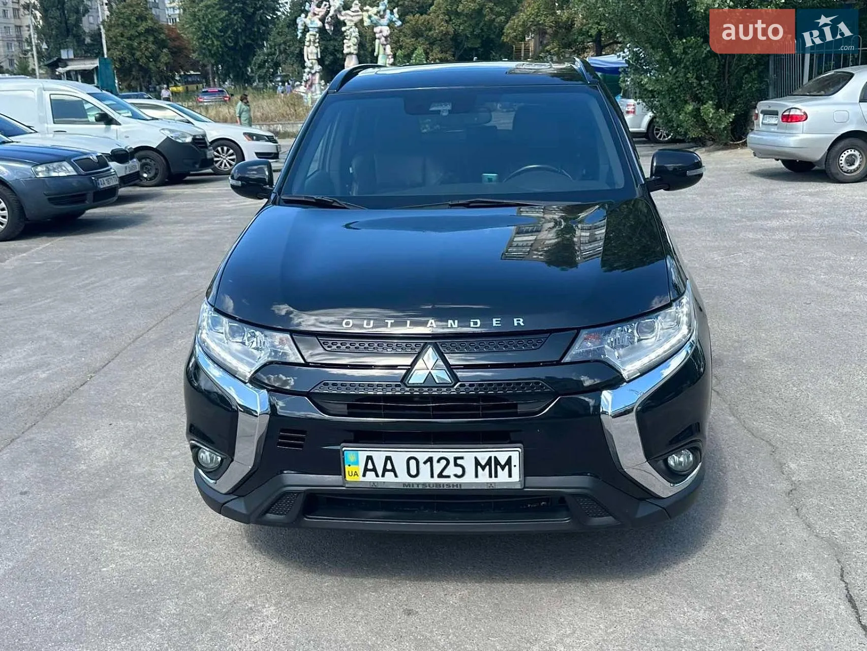 2020 Mitsubishi Outlander - фото 1