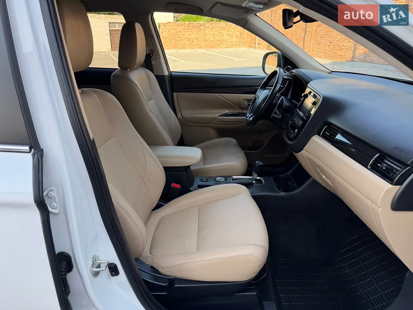 2016 Mitsubishi Outlander - мініатюра 26