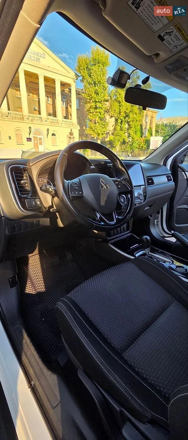 2017 Mitsubishi Outlander - мініатюра 10