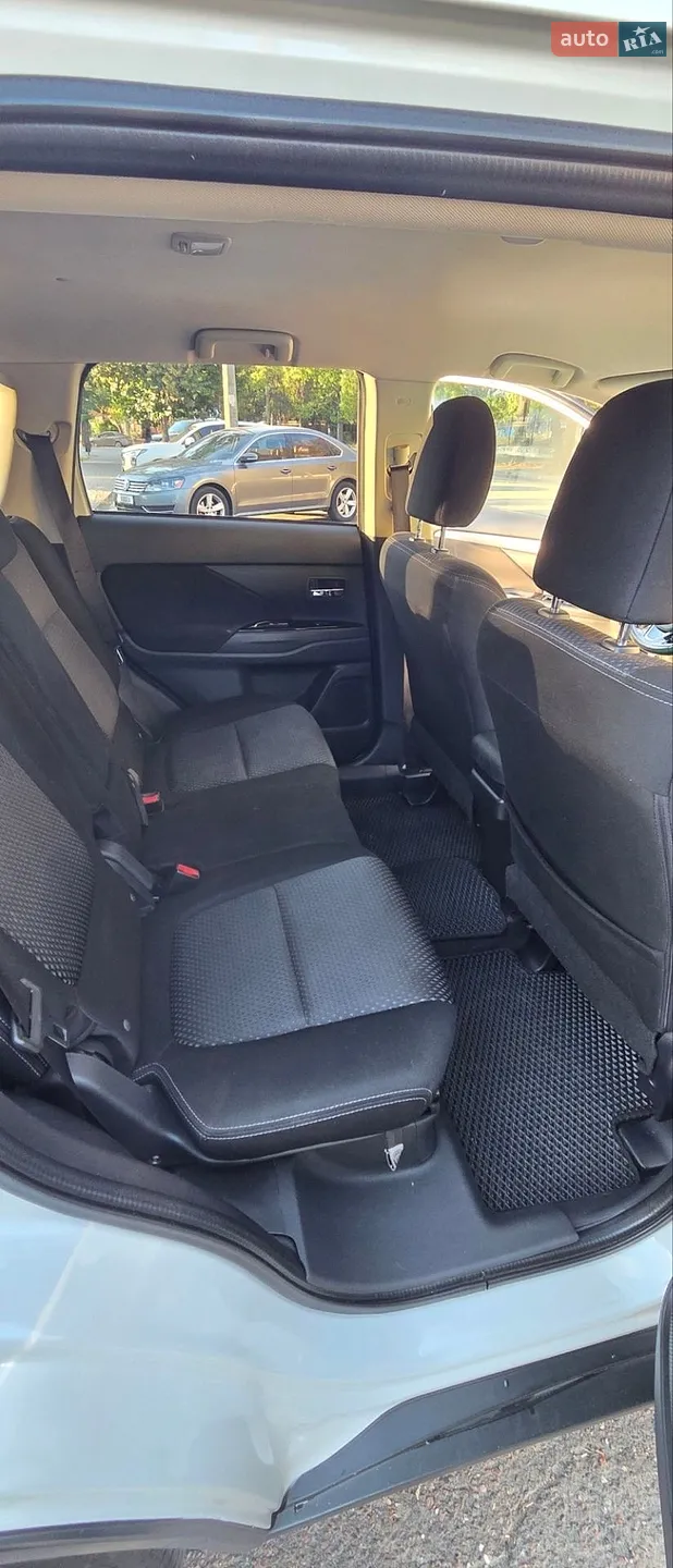 2017 Mitsubishi Outlander - мініатюра 20