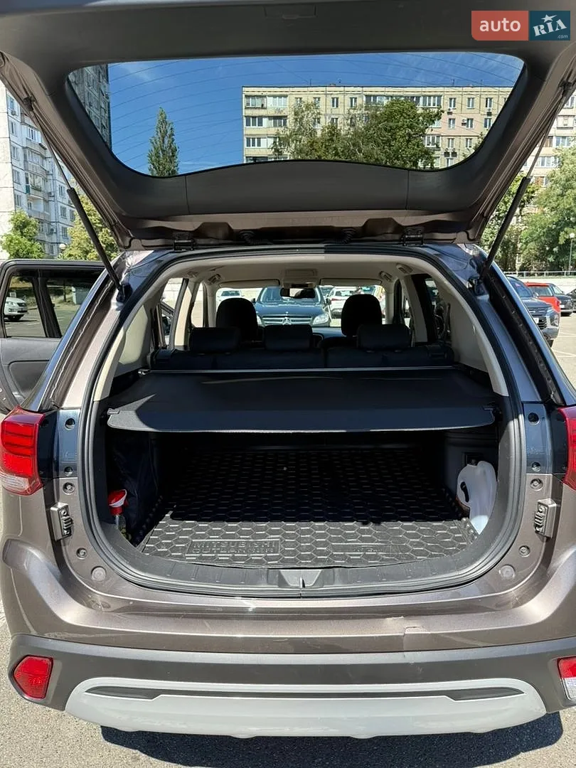 2021 Mitsubishi Outlander - мініатюра 2