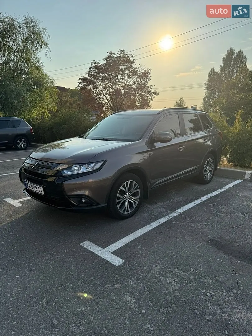 2016 Mitsubishi Outlander - фото 1