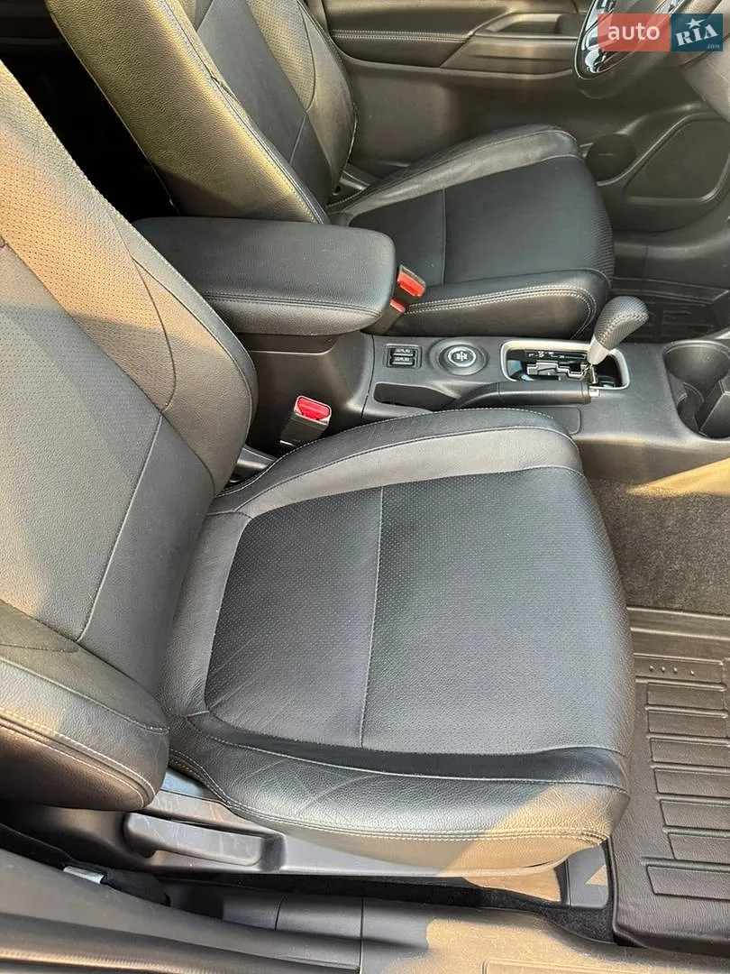 2016 Mitsubishi Outlander - мініатюра 18
