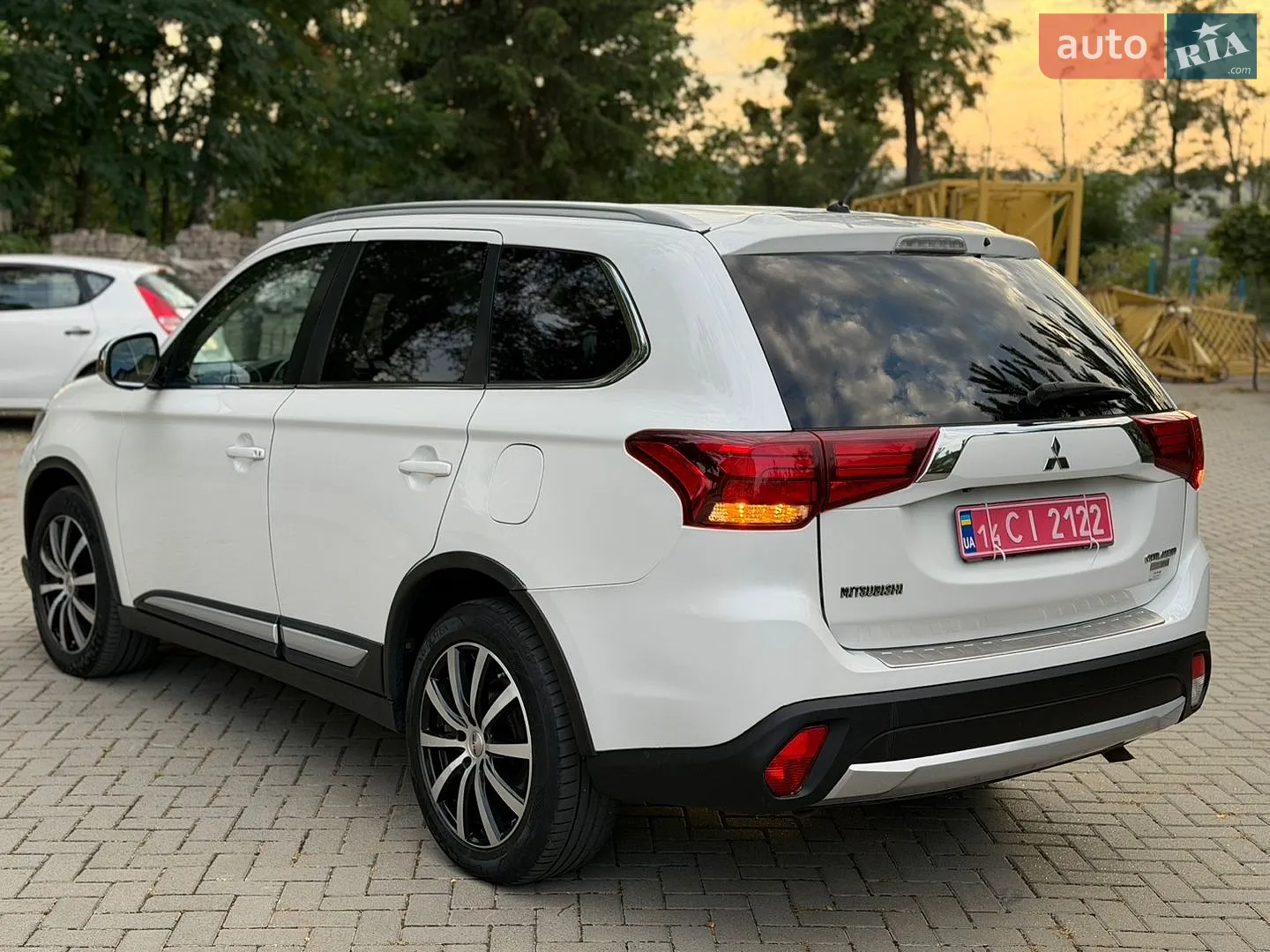 2016 Mitsubishi Outlander - мініатюра 9