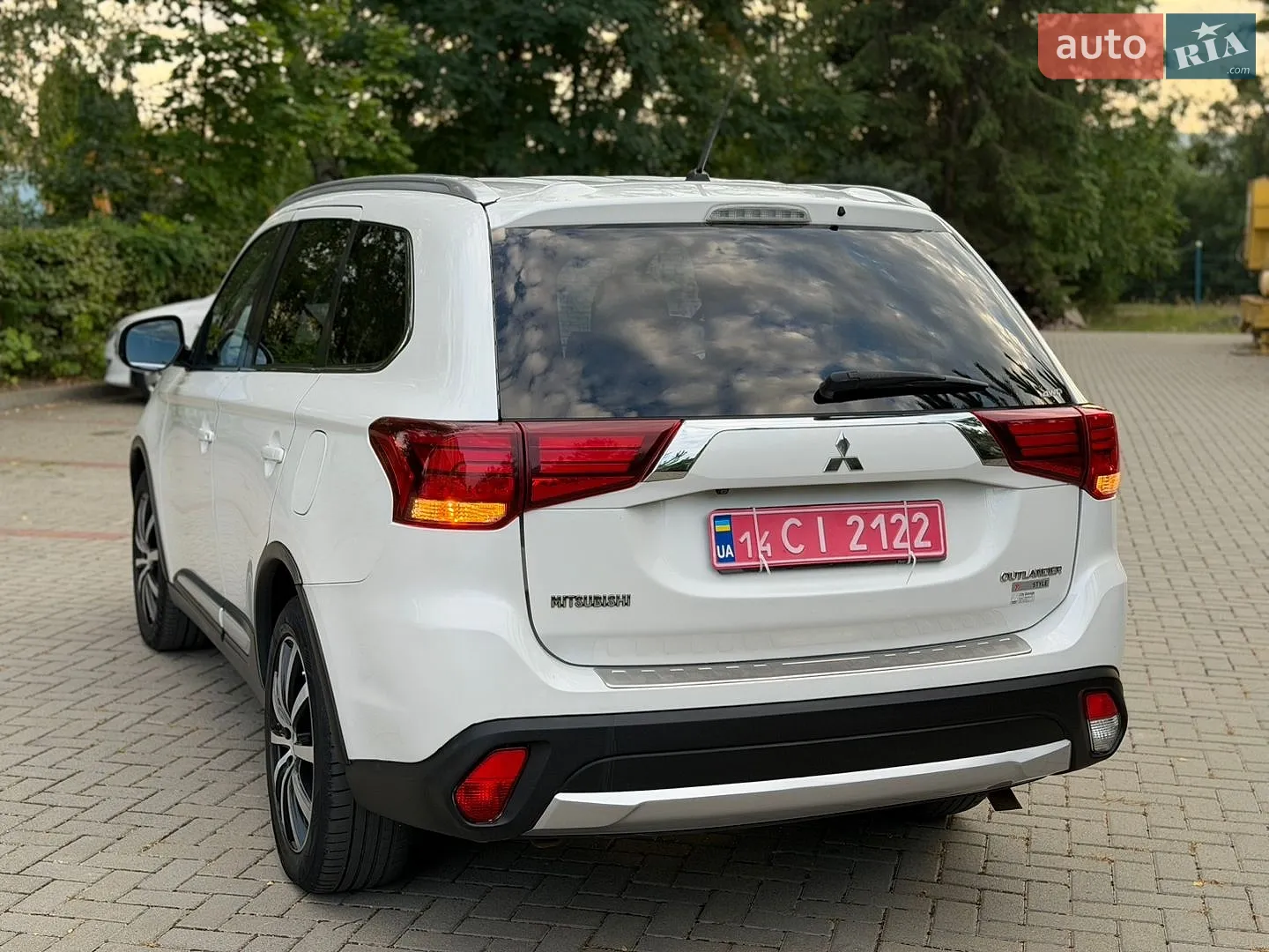 2016 Mitsubishi Outlander - мініатюра 10