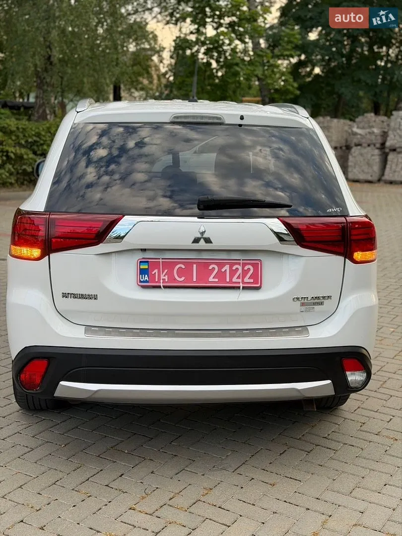 2016 Mitsubishi Outlander - мініатюра 12