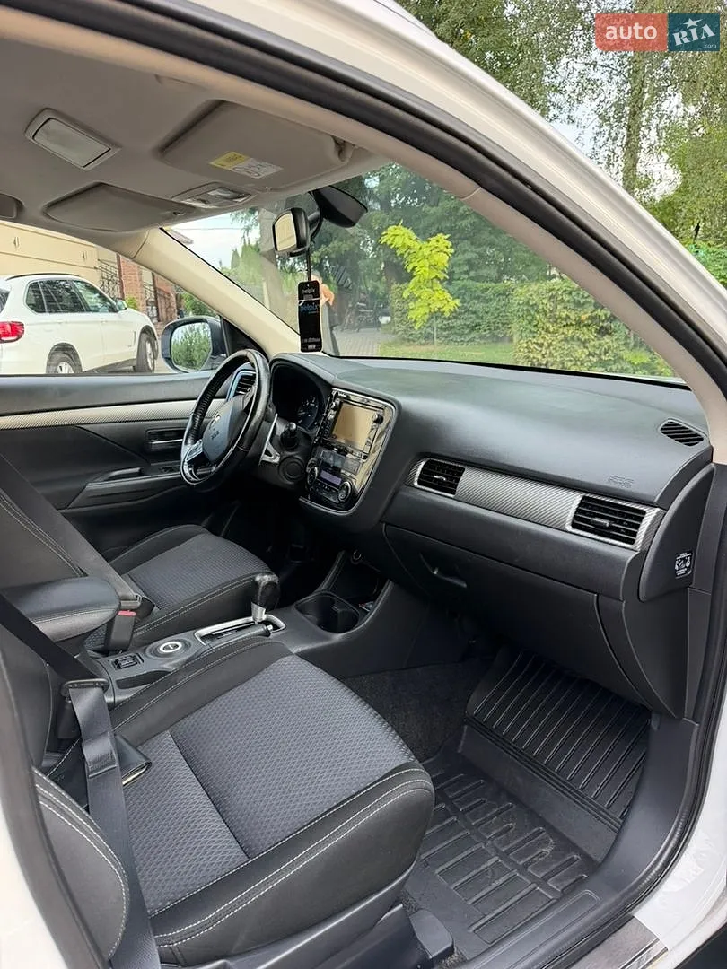 2016 Mitsubishi Outlander - мініатюра 20