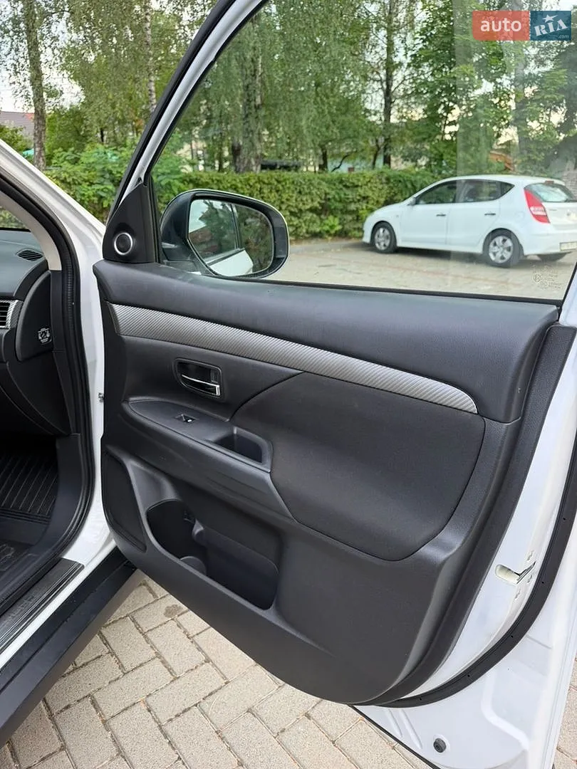2016 Mitsubishi Outlander - мініатюра 21