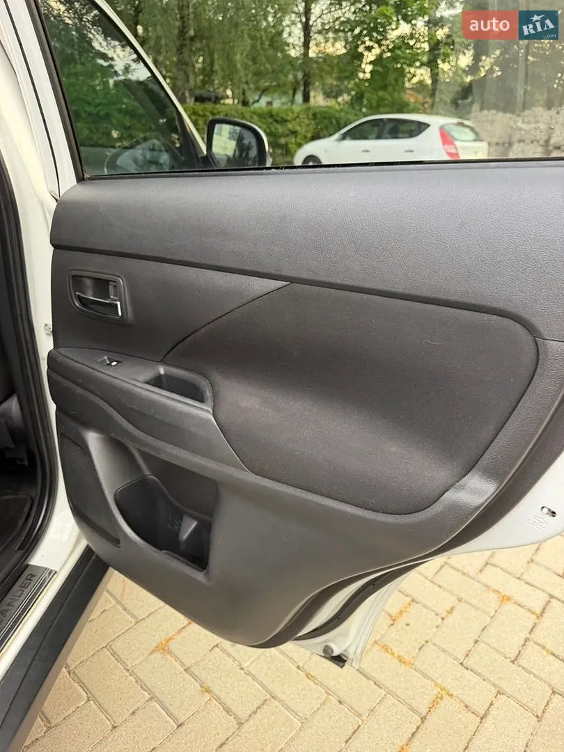2016 Mitsubishi Outlander - мініатюра 23