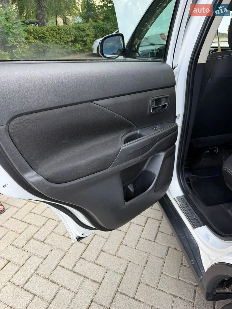 2016 Mitsubishi Outlander - мініатюра 31