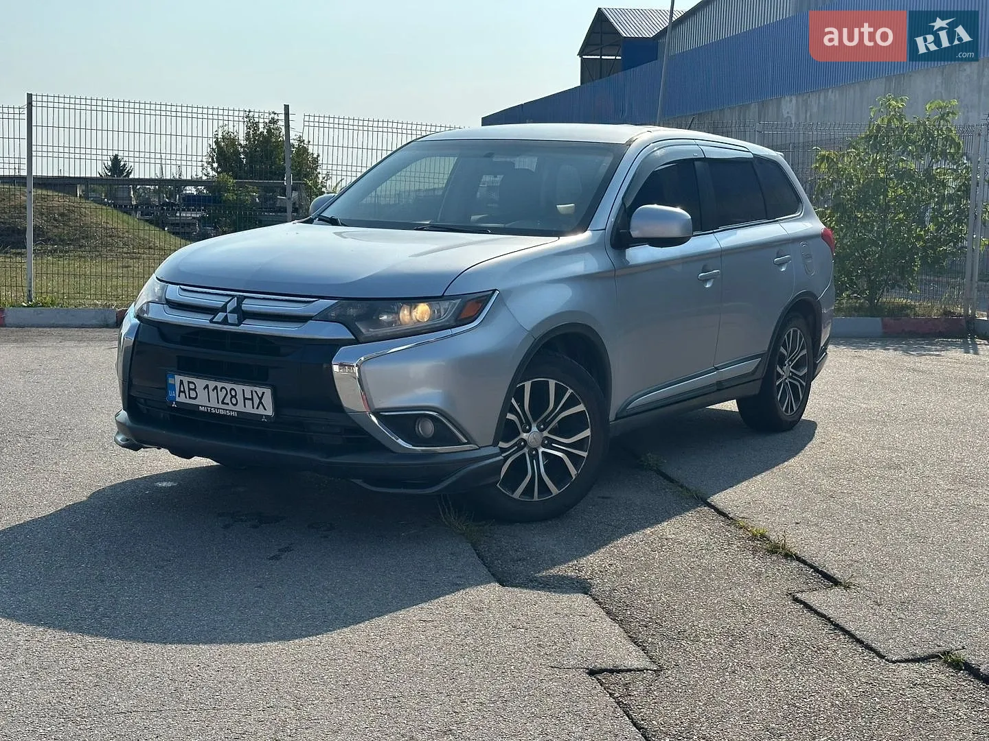 2016 Mitsubishi Outlander - фото 1