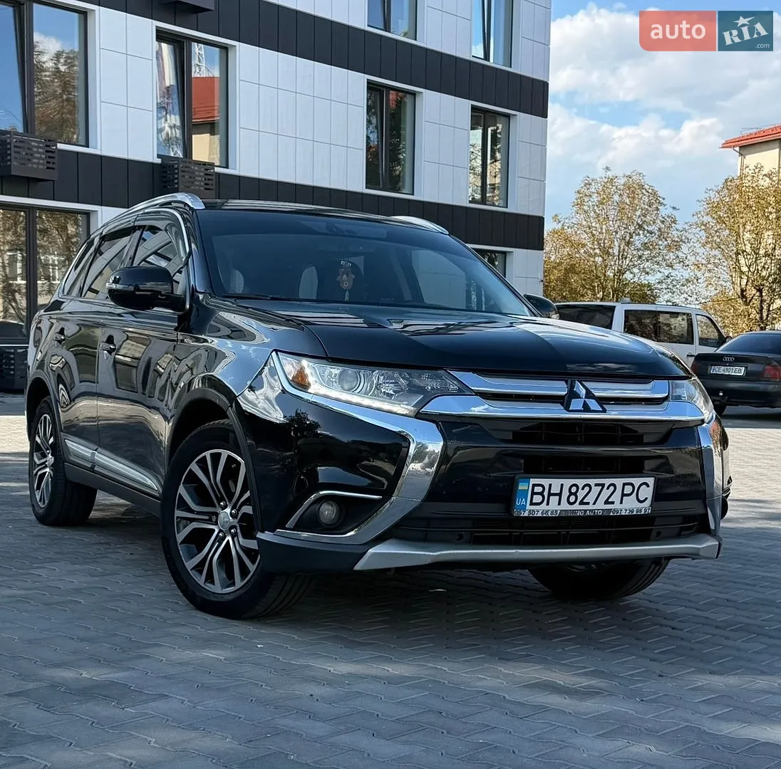 2017 Mitsubishi Outlander - фото 1