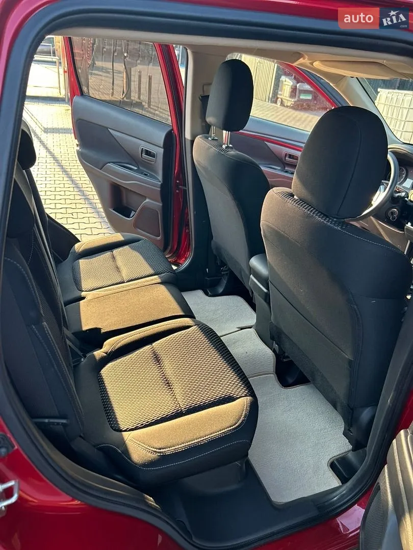 2021 Mitsubishi Outlander - мініатюра 16