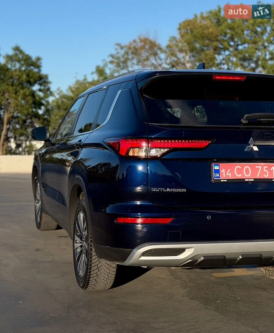 2022 Mitsubishi Outlander - мініатюра 17