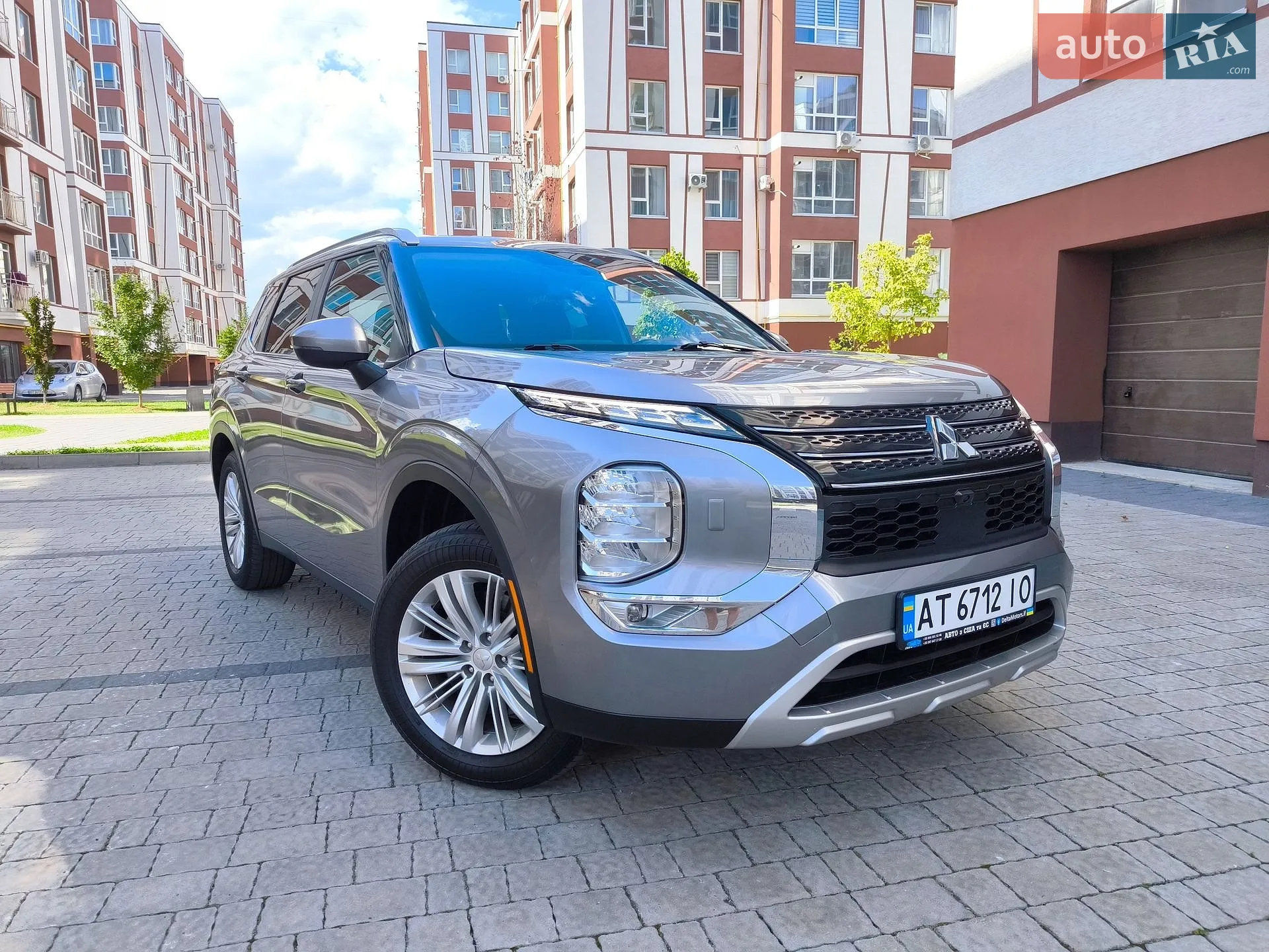 2021 Mitsubishi Outlander - фото 1