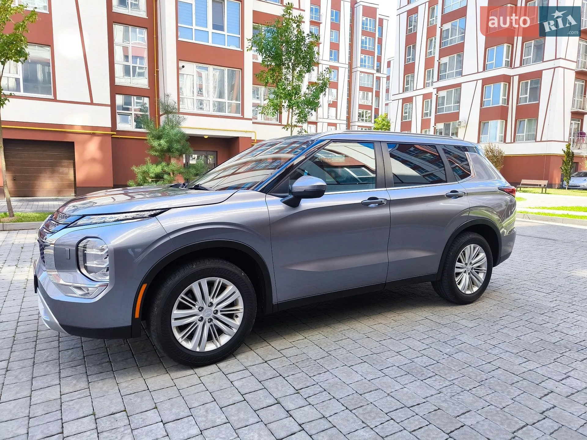 2021 Mitsubishi Outlander - мініатюра 16