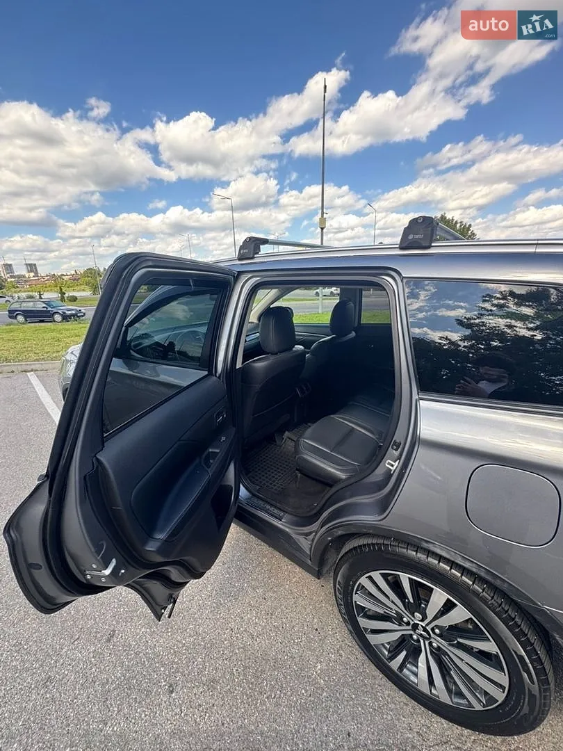 2019 Mitsubishi Outlander - мініатюра 8