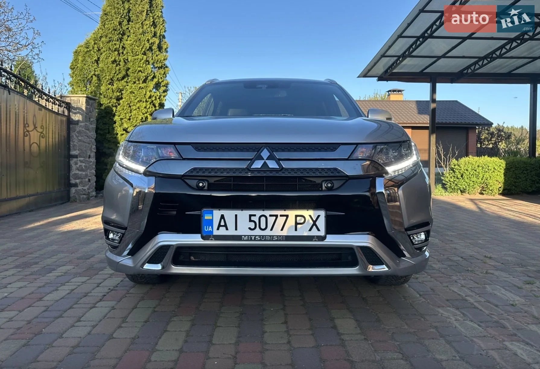 2022 Mitsubishi Outlander - фото 1